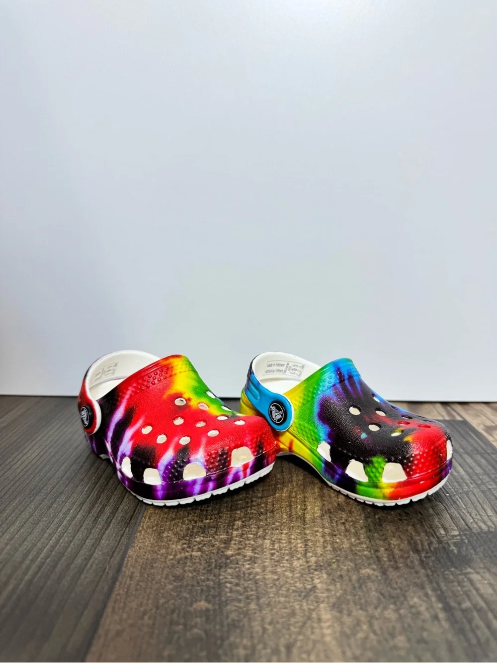 CROCS Kids Classic Tie Dye Rainbow Clogs Toddler Size C2 Colorful Shoes